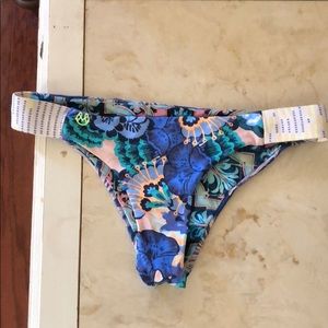 NWOT Maaji Hashtag Blue Lover Bottom Sz L